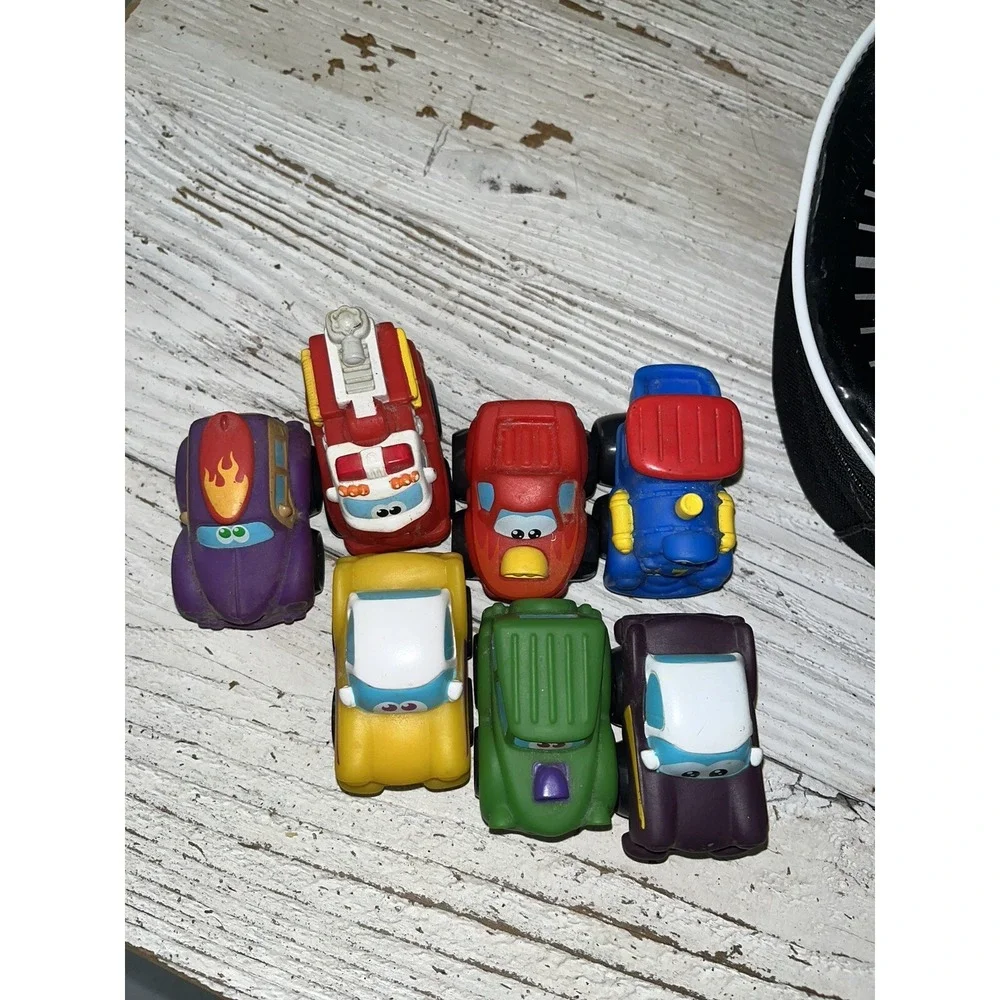 Disney Pixar Cars Lot , Round Black Carry Bag‎ , Maisto And Tonka , 13 Cars